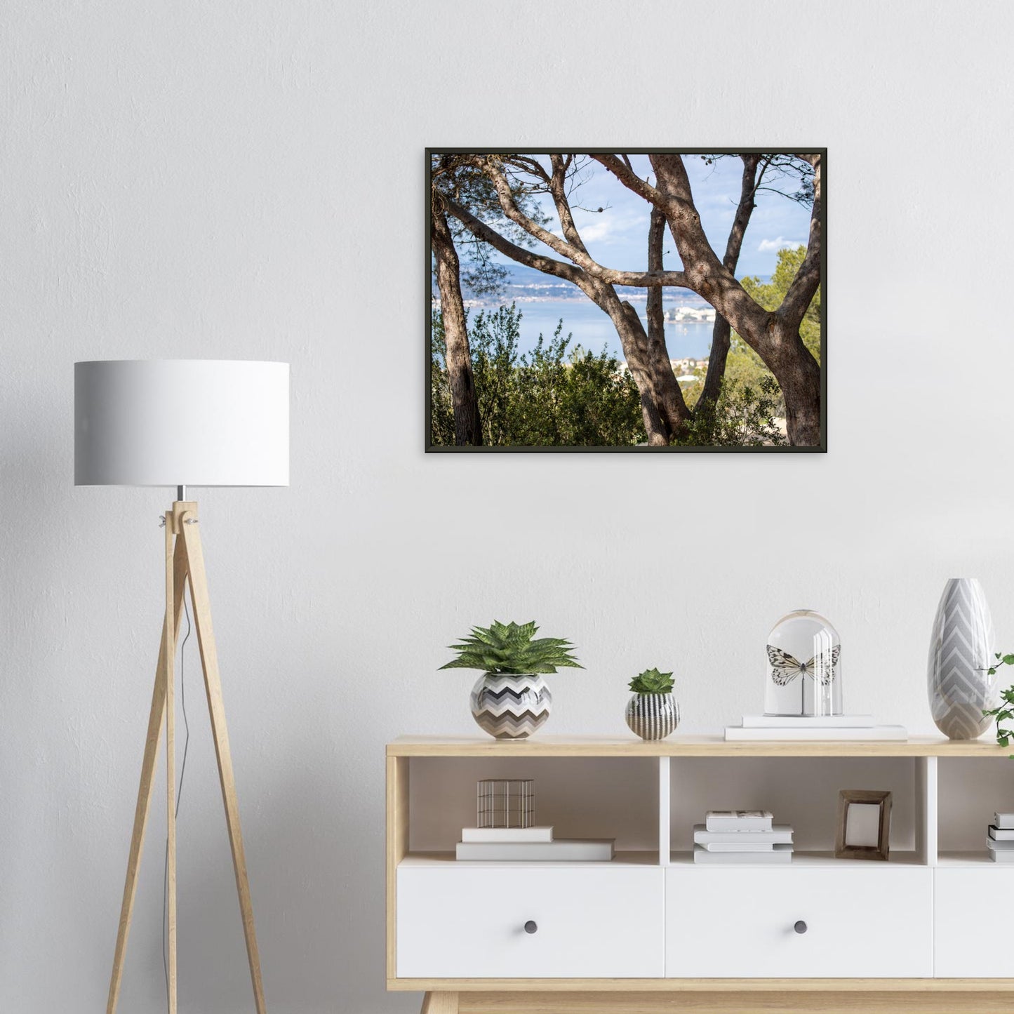 Arbres, étang de Thau - France